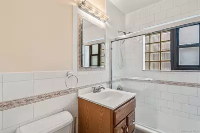 2 Townhouse Place #2L, Great Neck, NY 11021 - Photo 11