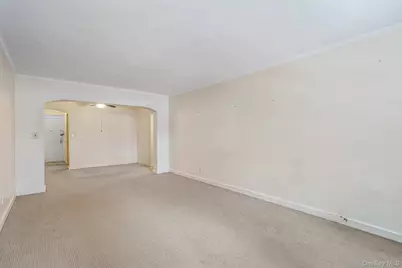 2 Townhouse Place #2L, Great Neck, NY 11021 - Photo 3