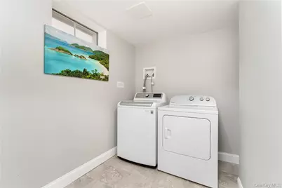 8 Wakeman Court, Hampton Bays, NY 11946 - Photo 15