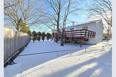 19 University Drive, Ronkonkoma, NY 11779 - Photo 21