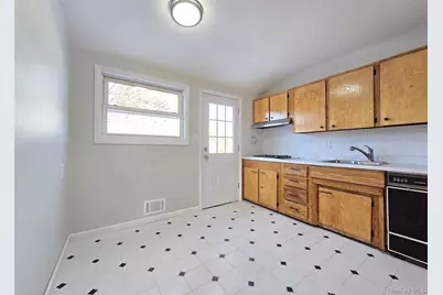 19 University Drive, Ronkonkoma, NY 11779 - Photo 5