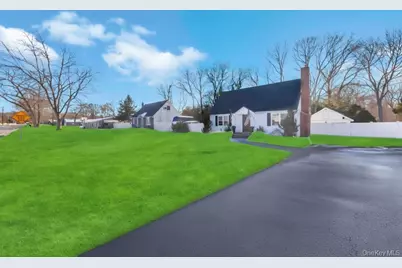24 New Lane, Selden, NY 11784 - Photo 3