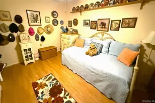 418 Weymouth Ct, Ridge, NY 11961 - Photo 5