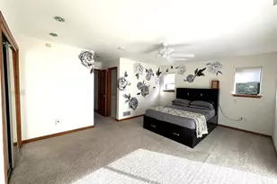 211 Falcon Ct, Poughkeepsie, NY 12603 - Photo 9