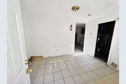 108 Suffolk Avenue, Brentwood, NY 11717 - Photo 17