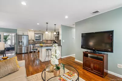 18 Robert Drive, Huntington, NY 11743 - Photo 3