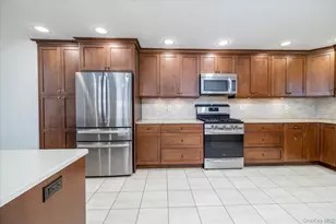 2970 Bond Dr, Merrick, NY 11566 - Photo 11