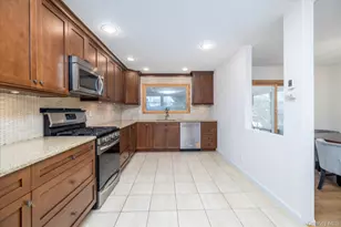 2970 Bond Dr, Merrick, NY 11566 - Photo 9