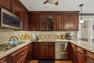 688 Hempstead Avenue, Rockville Centre, NY 11570 - Photo 11