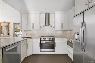 11 Sandown Ct, Wainscott, NY 11975 - Photo 13