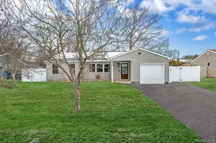 33 Loughlin Dr, Shirley, NY 11967 - Photo 3