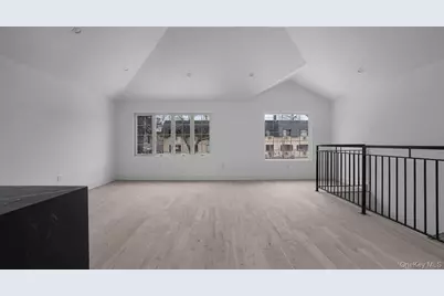 338 E 234th Street, Bronx, NY 10470 - Photo 15