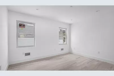 342 E 234th Street, Bronx, NY 10470 - Photo 11
