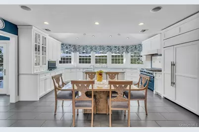 265 Northwoods Road, Manhasset, NY 11030 - Photo 11