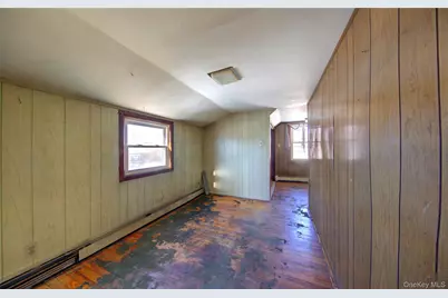 984 Shelburne Drive, Franklin Square, NY 11010 - Photo 17