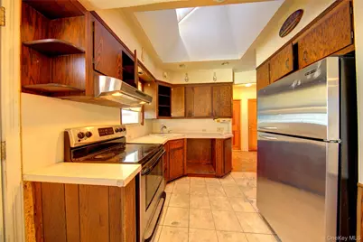 984 Shelburne Drive, Franklin Square, NY 11010 - Photo 9