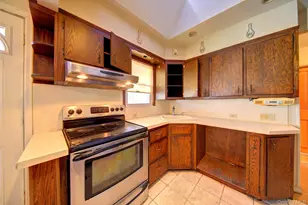 984 Shelburne Dr, Franklin Square, NY 11010 - Photo 11