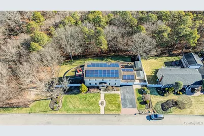 123 9th Avenue, Holtsville, NY 11742 - Photo 5