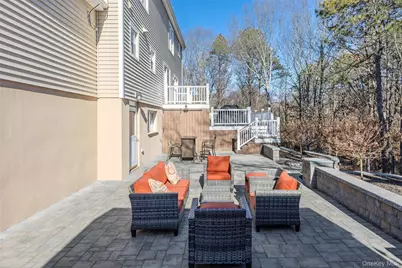 123 9th Avenue, Holtsville, NY 11742 - Photo 9