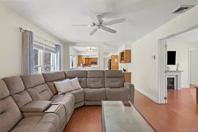 123 9th Avenue, Holtsville, NY 11742 - Photo 29