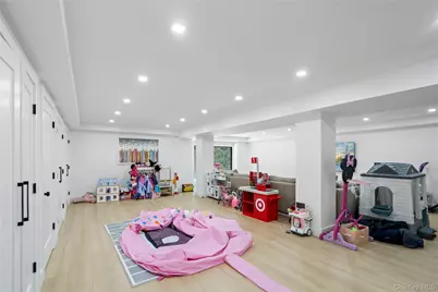 16 Pony Circle, Roslyn Heights, NY 11577 - Photo 19