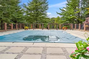 16 Pony Cir, Roslyn Heights, NY 11577 - Photo 27