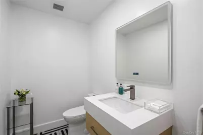 16 Pony Circle, Roslyn Heights, NY 11577 - Photo 11