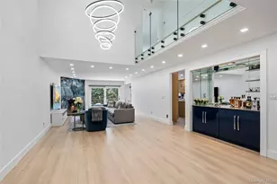 16 Pony Cir, Roslyn Heights, NY 11577 - Photo 3