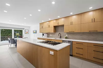 16 Pony Circle, Roslyn Heights, NY 11577 - Photo 7