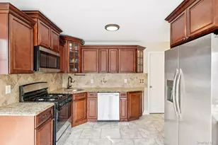 53 Hickory St, Central Islip, NY 11722 - Photo 11