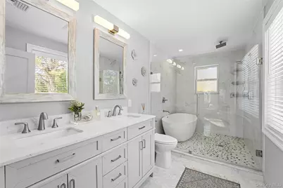 11 Huckleberry Lane E, Hampton Bays, NY 11946 - Photo 5