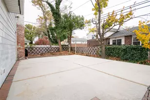 650 Bryant St, East Meadow, NY 11554 - Photo 35