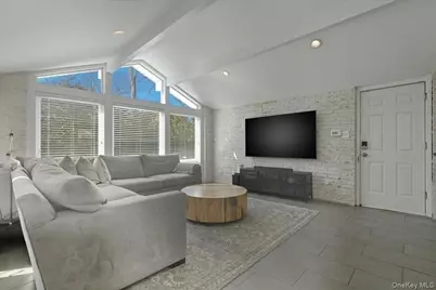 5 Glenwood Lane, East Hills, NY 11577 - Photo 13