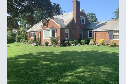 5 Glenwood Lane, East Hills, NY 11577 - Photo 1