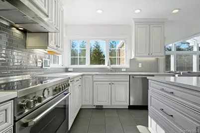 5 Glenwood Lane, East Hills, NY 11577 - Photo 11