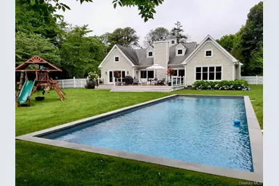 70 S Country Road, Bellport, NY 11713 - Photo 33