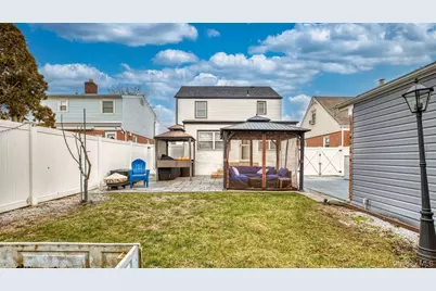 383 White Road, Mineola, NY 11501 - Photo 21