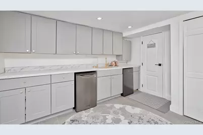 383 White Road, Mineola, NY 11501 - Photo 15