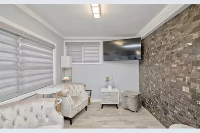 383 White Road, Mineola, NY 11501 - Photo 9