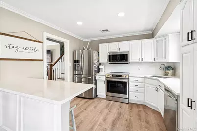 23 Cynthia Lane, East Islip, NY 11730 - Photo 5