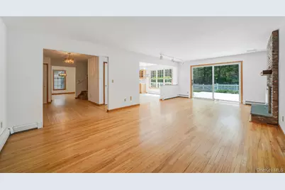 4 Chambord Court, Shoreham, NY 11786 - Photo 21