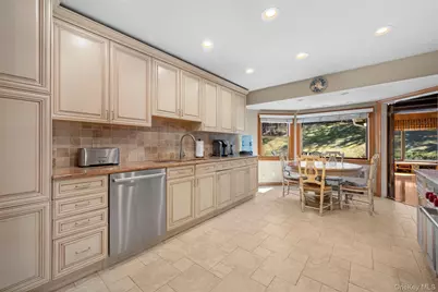 22 Ravine Road, Great Neck, NY 11023 - Photo 11