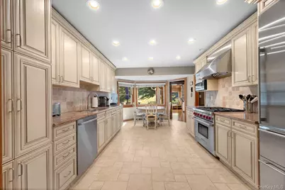 22 Ravine Road, Great Neck, NY 11023 - Photo 9