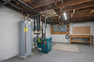 6 Beverly Pkwy, Freeport, NY 11520 - Photo 27