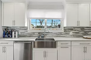 6 Beverly Pkwy, Freeport, NY 11520 - Photo 13