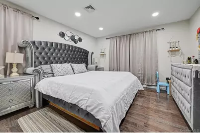 99 Kuhl Avenue, Hicksville, NY 11801 - Photo 17