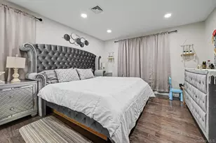 99 Kuhl Ave, Hicksville, NY 11801 - Photo 17