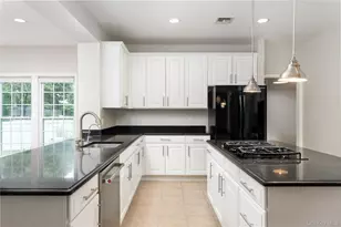 48 Avolet Ct, Mount Sinai, NY 11766 - Photo 17