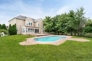 48 Avolet Ct, Mount Sinai, NY 11766 - Photo 9