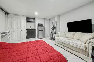 83-11 Little Neck Pkwy, Glen Oaks, NY 11004 - Photo 17